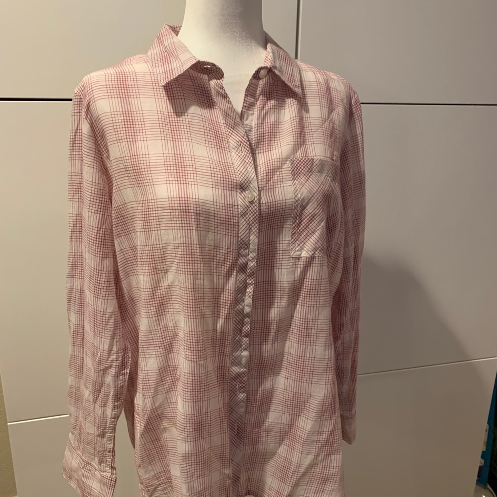 Ariat Women’s XL lightweight split tail blouse
